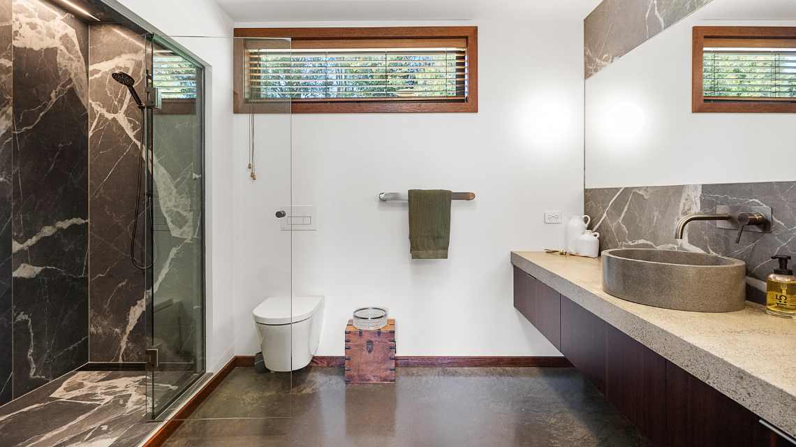 nook-bay-house-western-bathroom