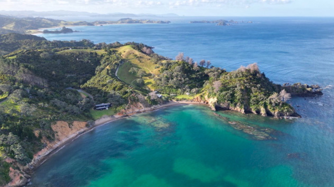 the-beach-house-accommodation-whananaki-1