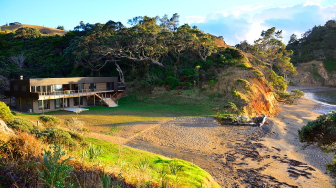 the-beach-house-accommodation-whananaki
