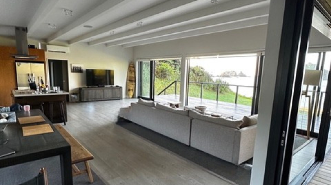 the-beach-house-water-front-whananaki-2