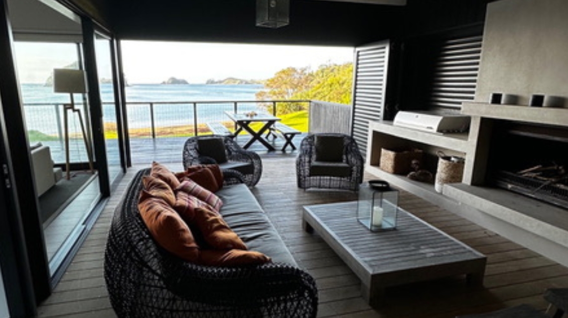 the-beach-house-water-front-whananaki-4