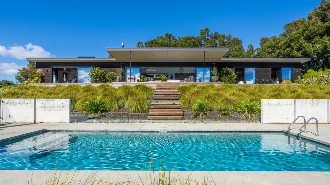 nook-bay-house-with-pool-in-northland