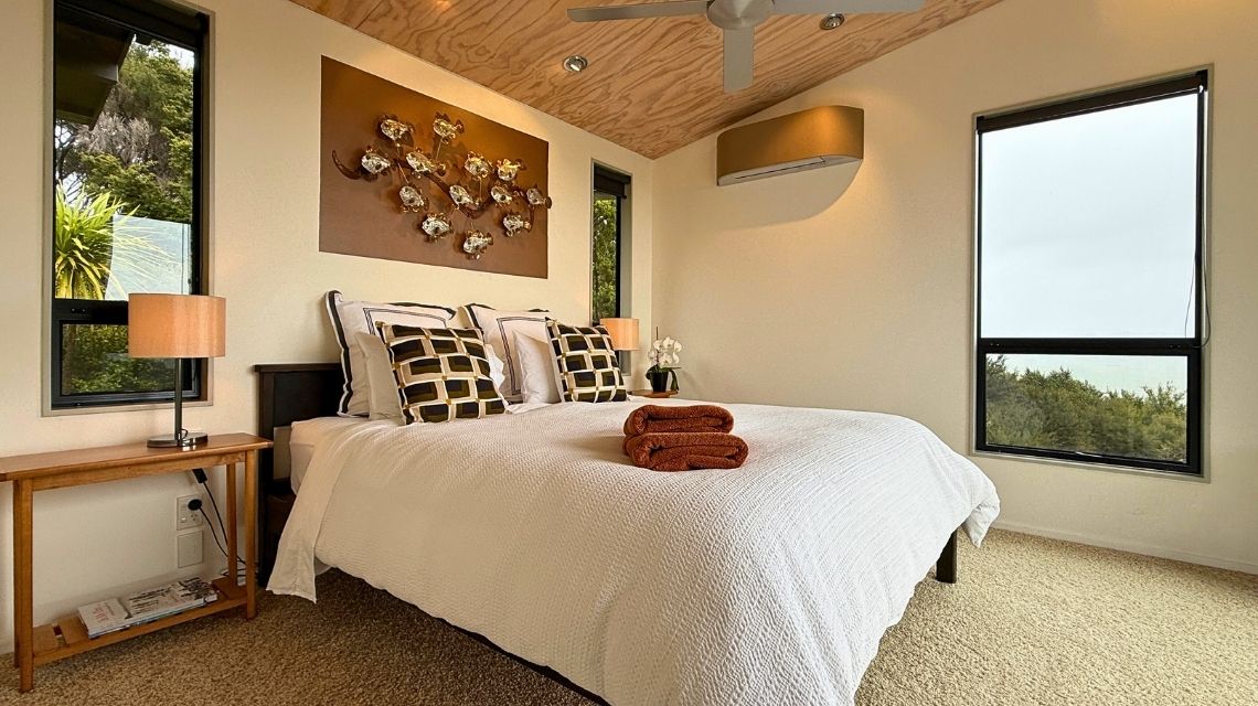 te-huia-main-bedroom-with-airconditioning